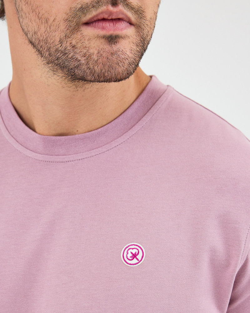 Camiseta Unisex con logo parche bordado | Colección "I AM A PATCH