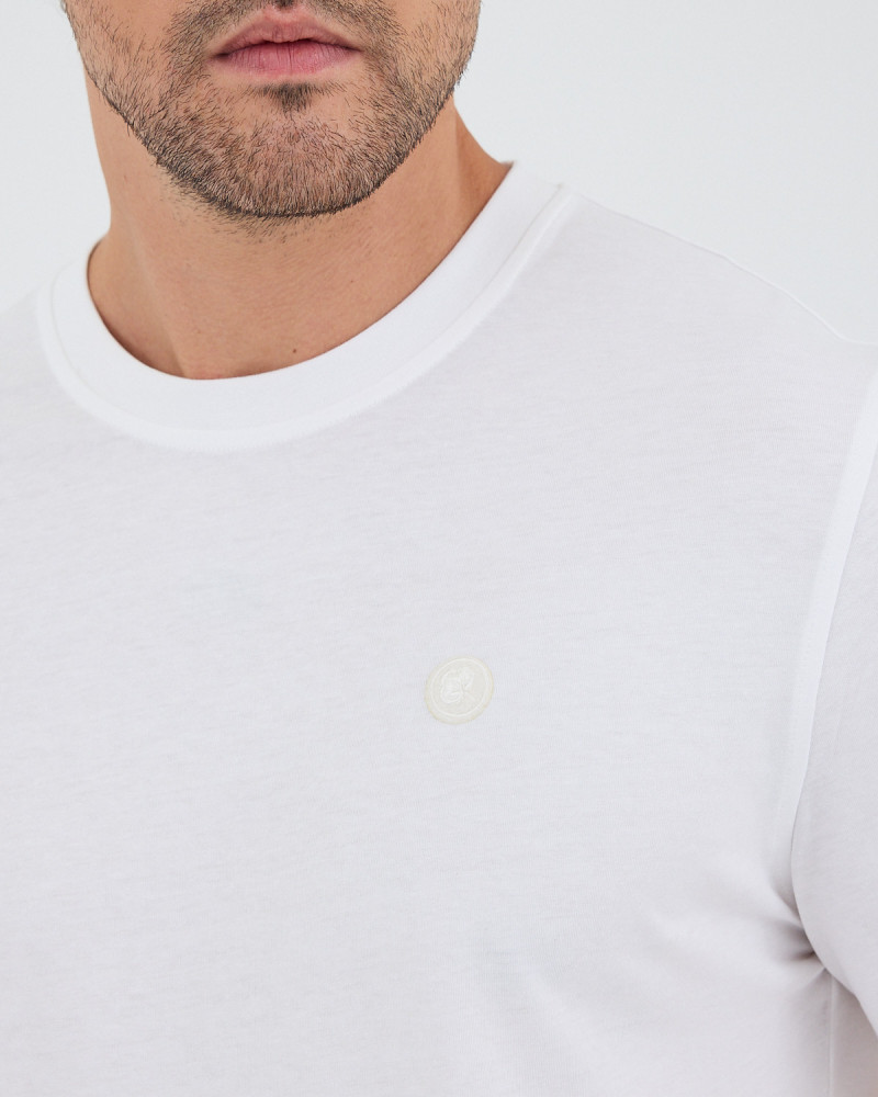 Camiseta Unisex con logo parche bordado | Colección "I AM A PATCH