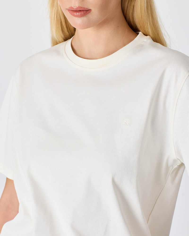 Camiseta Unisex con logo bordado al tono | Colección " I Wasn't here"