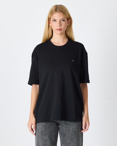 Camiseta Unisex con logo bordado contraste | Colección "HERE I AM"