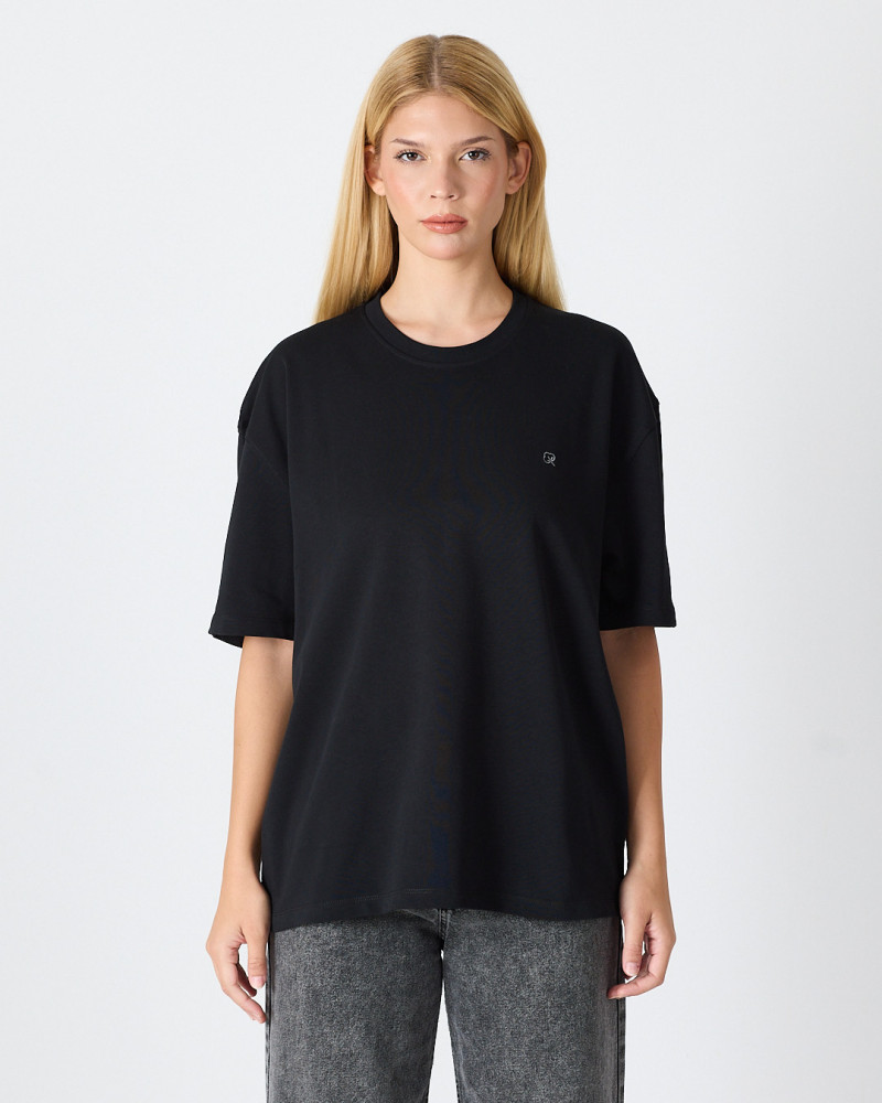 Unisex T-shirt with contrasting embroidered logo | “HERE I AM” Collection