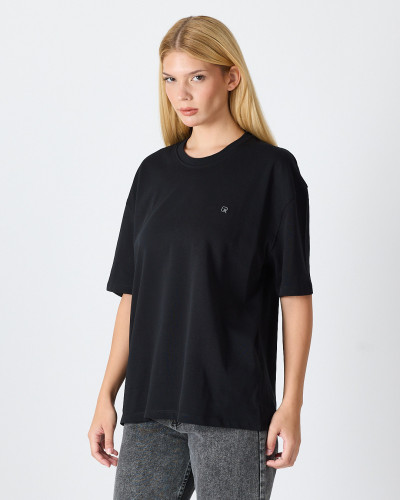 Camiseta Unisex con logo bordado contraste | Colección "HERE I AM"