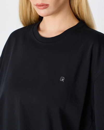 Unisex T-shirt with contrasting embroidered logo | “HERE I AM” Collection