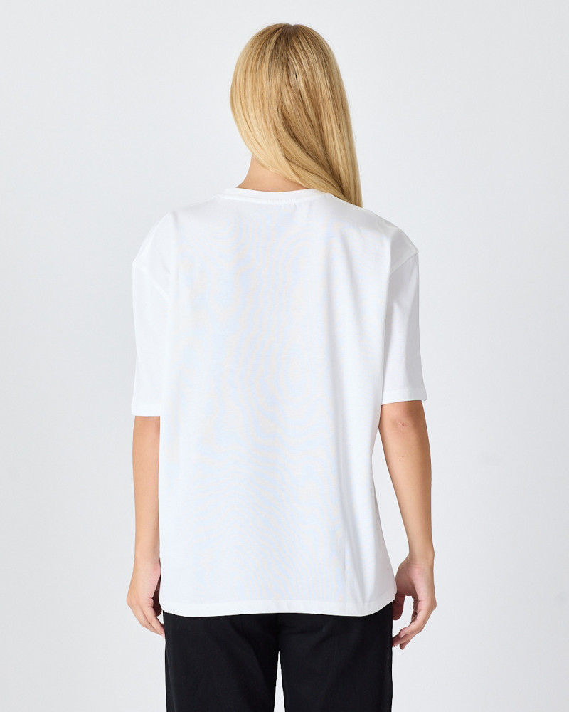 Camiseta Unisex con logo bordado contraste | Colección "HERE I AM"