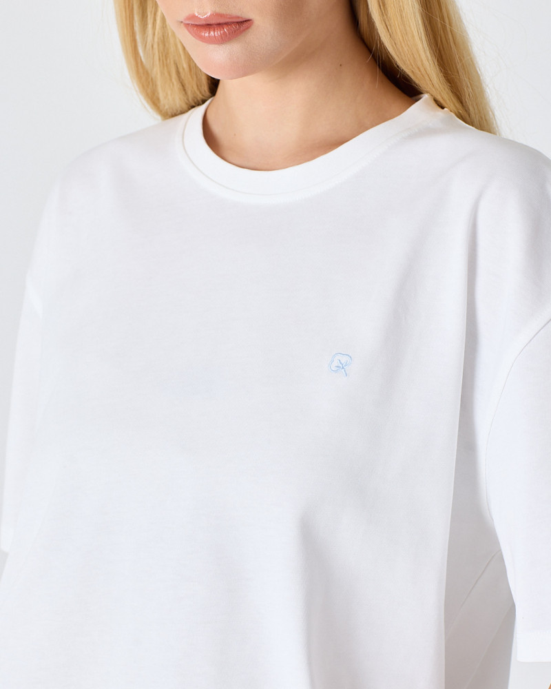 Camiseta Unisex con logo bordado contraste | Colección "HERE I AM"