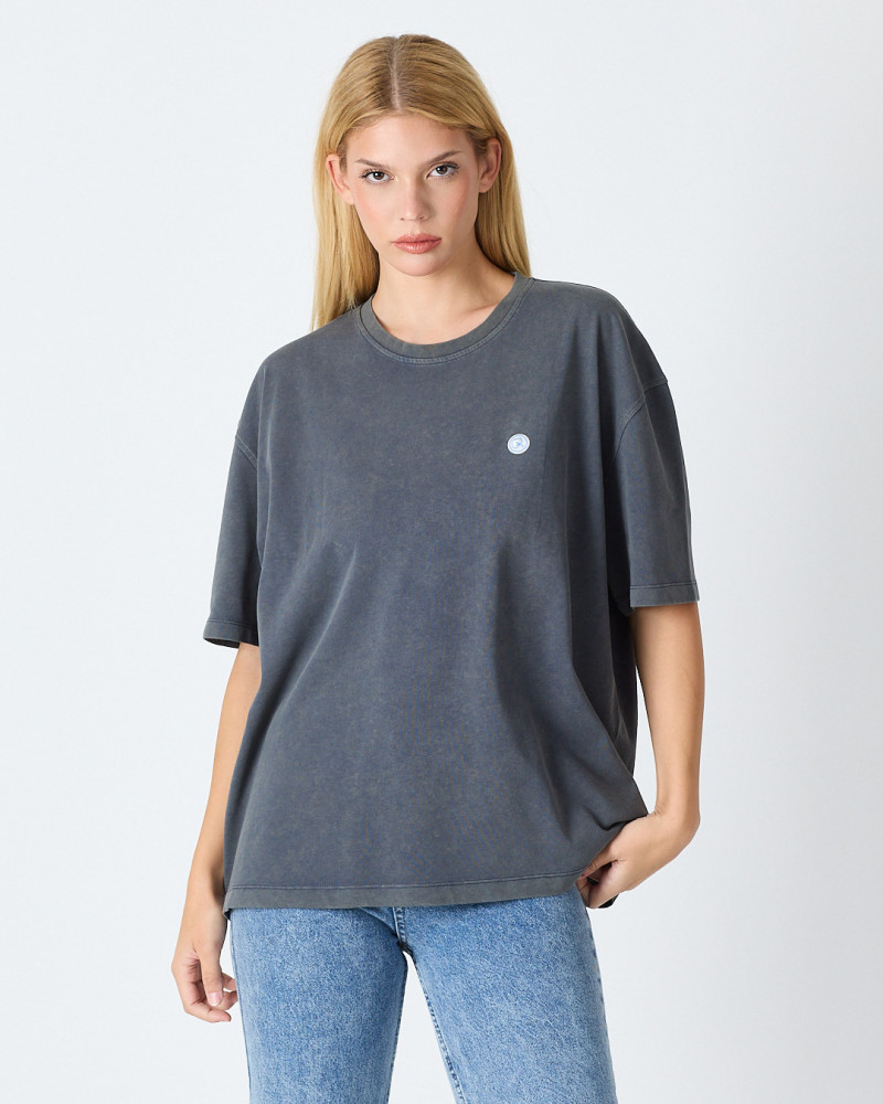 Camiseta Unisex con logo parche bordado | Colección "I AM A PATCH
