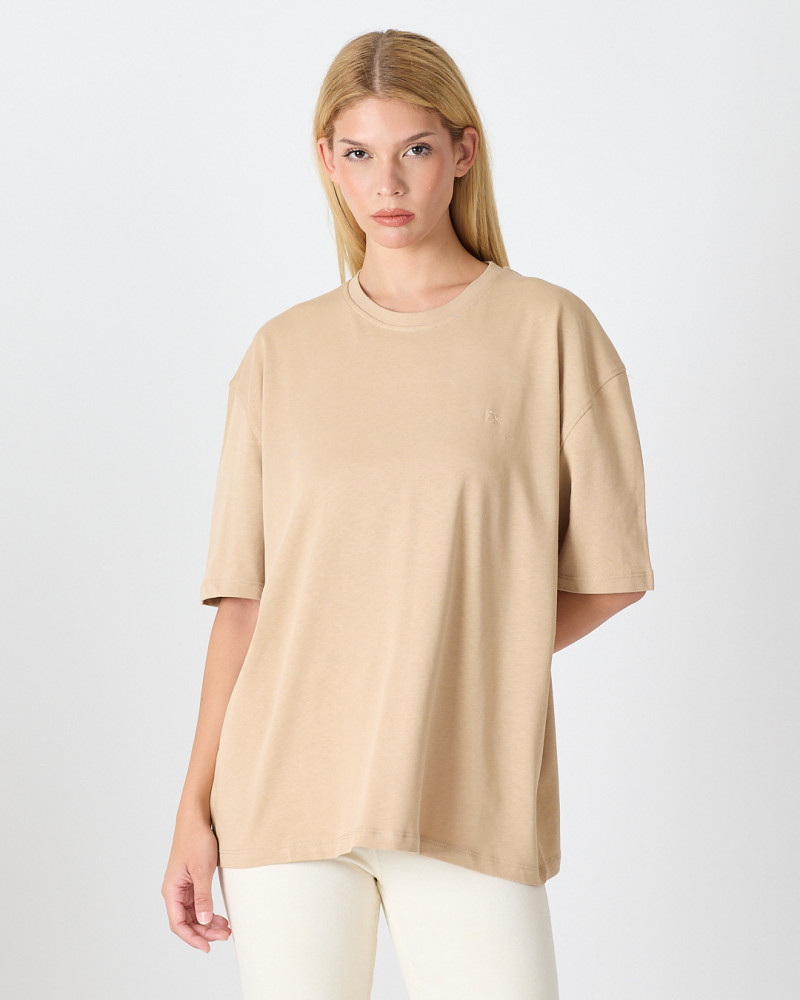 Camiseta Unisex con logo bordado al tono | Colección " I Wasn't here"