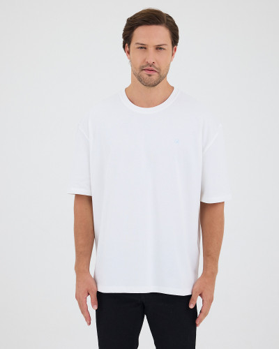 Camiseta Unisex con logo bordado al tono | Colección " I Wasn't here"