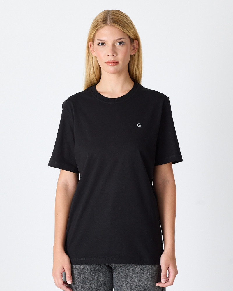 Camiseta Unisex con logo bordado al tono | Colección " I Wasn't here"